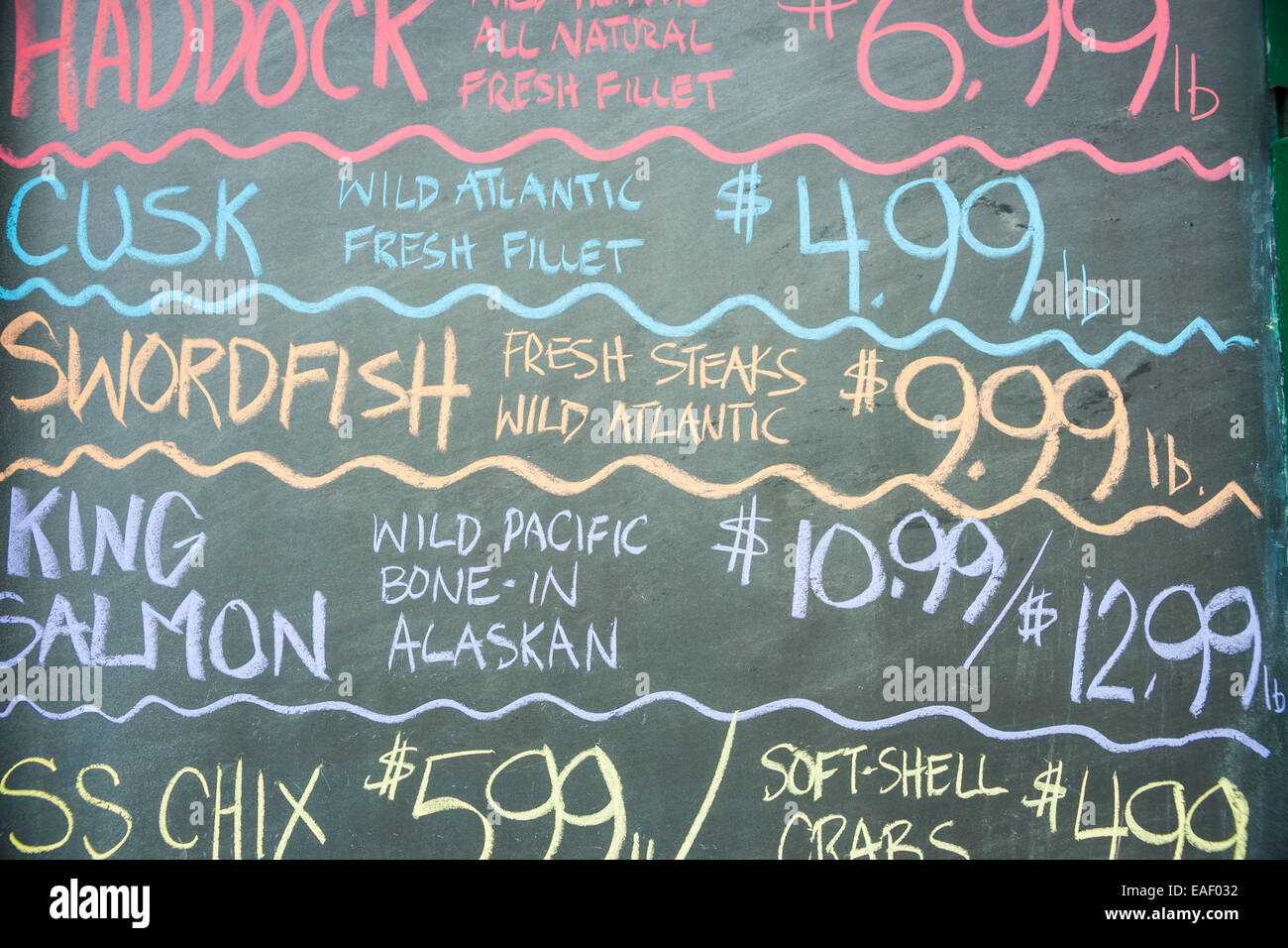 Fisch und Preise auf Tafel. Zollhaus Wharf, Portland Maine. Stockfoto