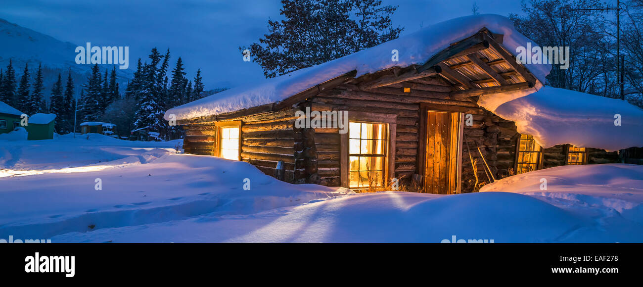 Historischen Blockhaus in Wiseman, Alaska Stockfotografie Alamy