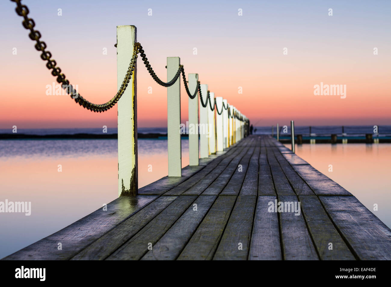 Narrabeen Pool Gehweg bei Sonnenaufgang, Sydney Australia Stockfoto