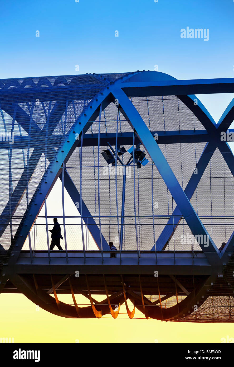 Silhouette passing by the Arganzuela bridge, designed by architect Dominique Perrault. Madrid Rio Park. Madrid. Spain Stockfoto