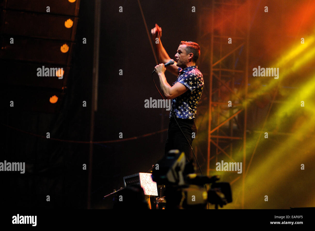 BENICASIM, Spanien - 21 Juli: Brandon Flowers, Frontmann der Band The Killers, konzertante Aufführung am FIB. Stockfoto