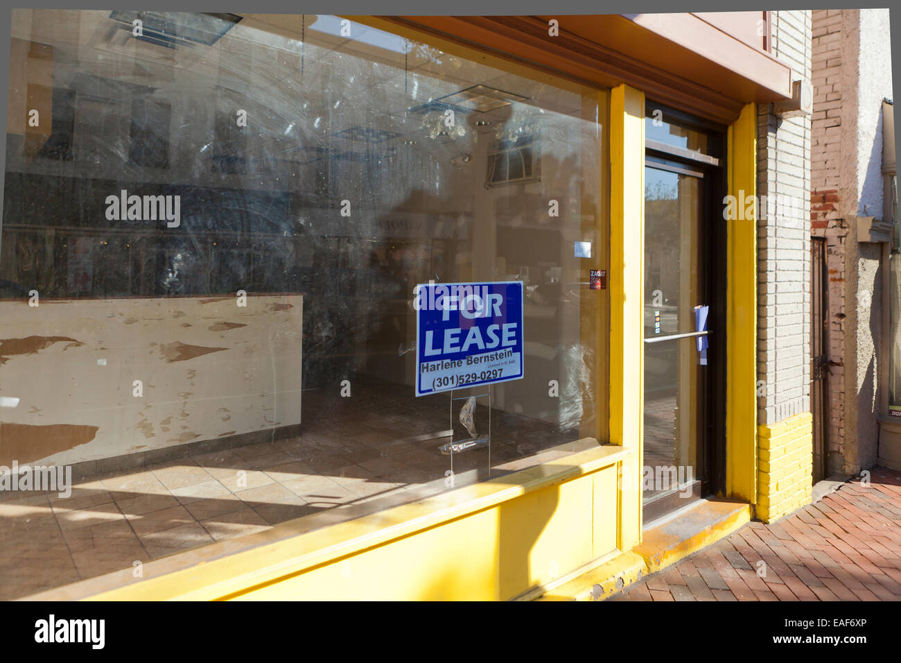Für Leasing Zeichen auf den leeren Einzelhandel speichern Sie Fenster - Washington, DC USA Stockfoto