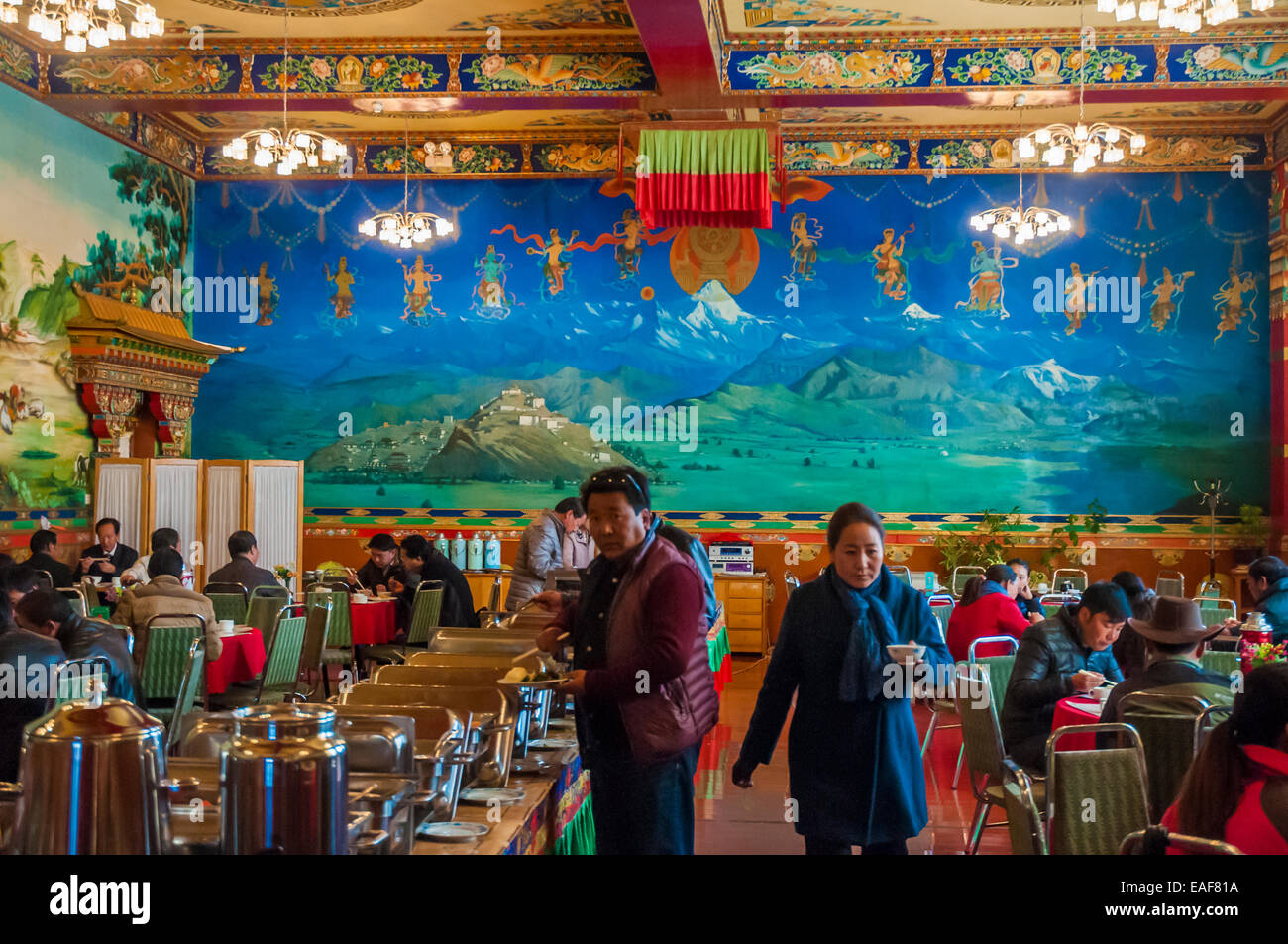 Speisesaal im Hotel Gyantse Gyantse, Tibet, China Stockfoto