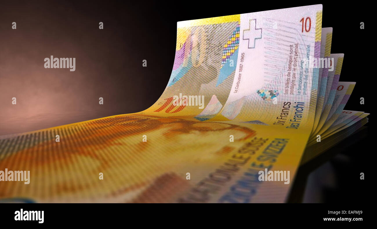Eine Gruppe von fünf Schweizer Franken-Banknoten aufgefächert und gekrümmt auf einem isolierten weißen Hintergrund Stockfoto