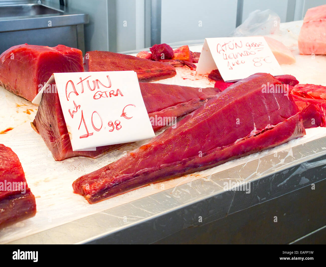 Roten Thunfisch der Almadraba Stück in einem Markt. Atlantik und Mittelmeer-Thunfisch. Stockfoto