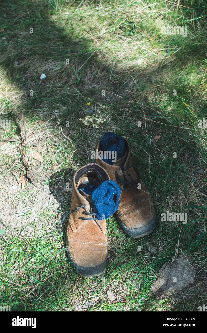 Alte Leder-Schuhe und Socken Stockfoto