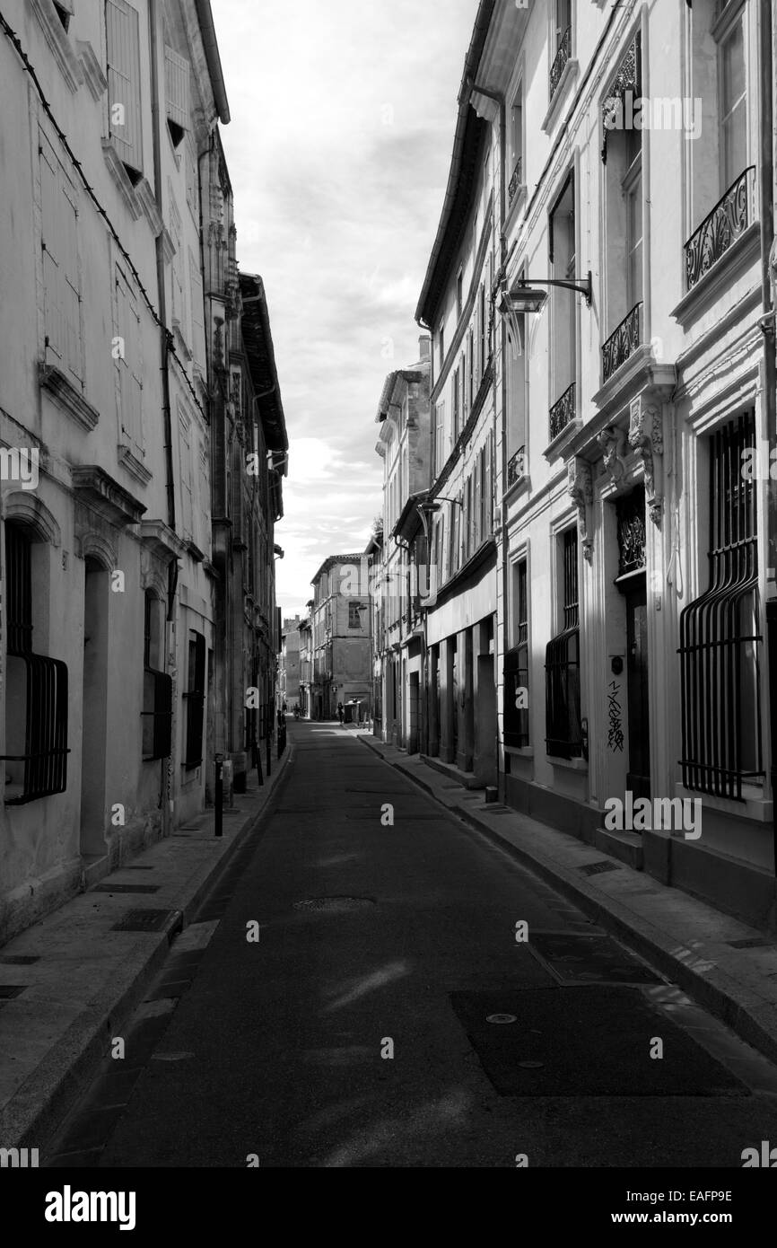 Straße in der Altstadt von Avignon, Vaucluse, Provence-Alpes-Côte d'Azur, Frankreich Stockfoto