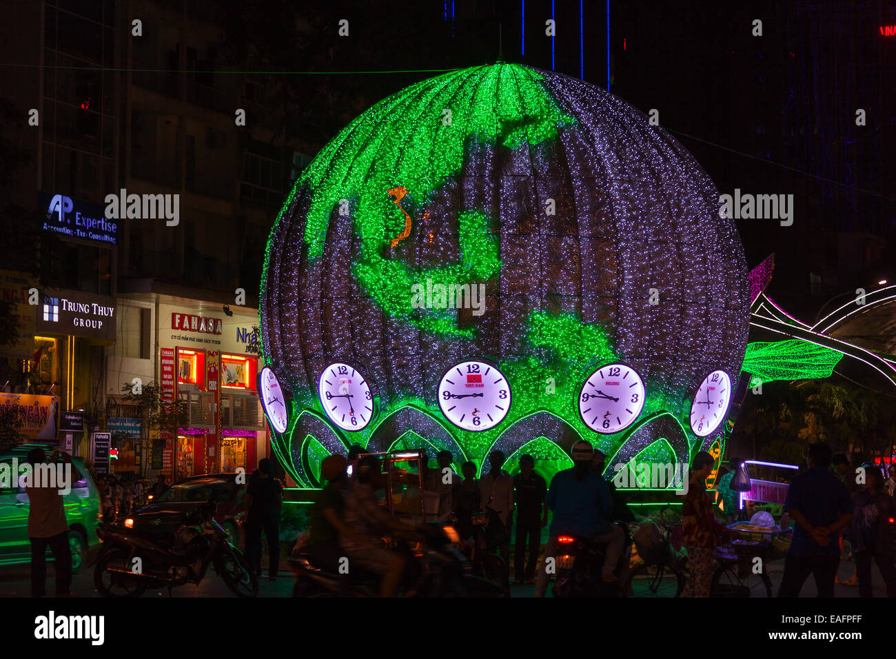 Ho-Chi-Minh-Stadt (Saigon) Straßenbeleuchtung feiern Neujahr Stockfoto