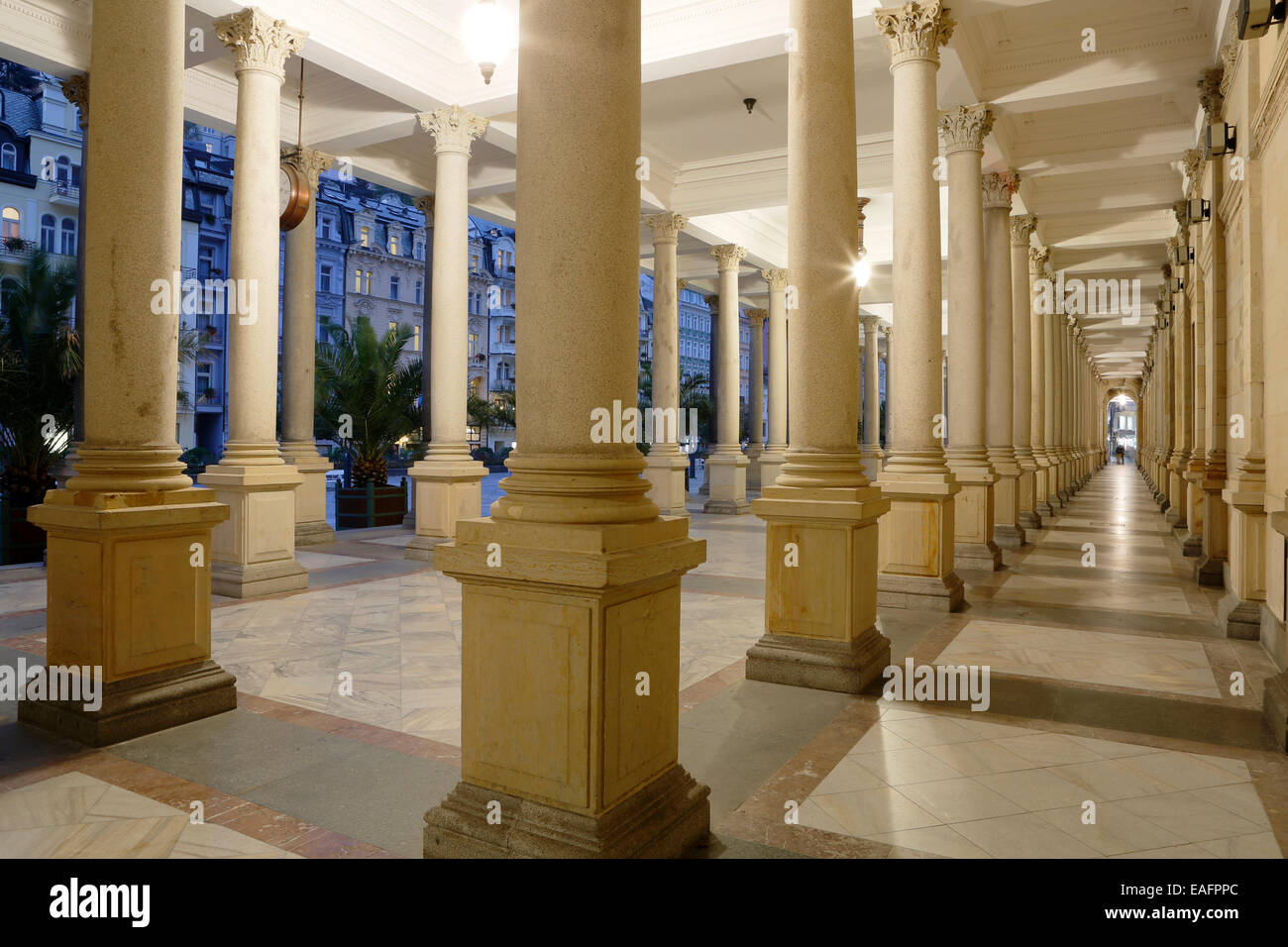 Mühlenkolonnade, Mlýnská Kolonáda, Karlovy Vary, Karlsbad, Tschechische Republik, Europa Stockfoto