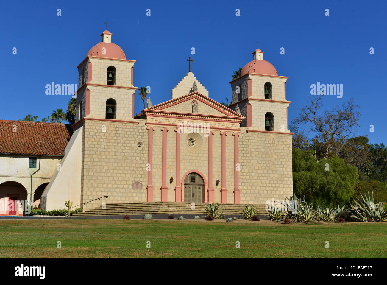 Mission Santa Barbara, auch bekannt als Santa Barbara Mission ist eine spanische Mission von dem Franziskanerorden gegründet. Stockfoto