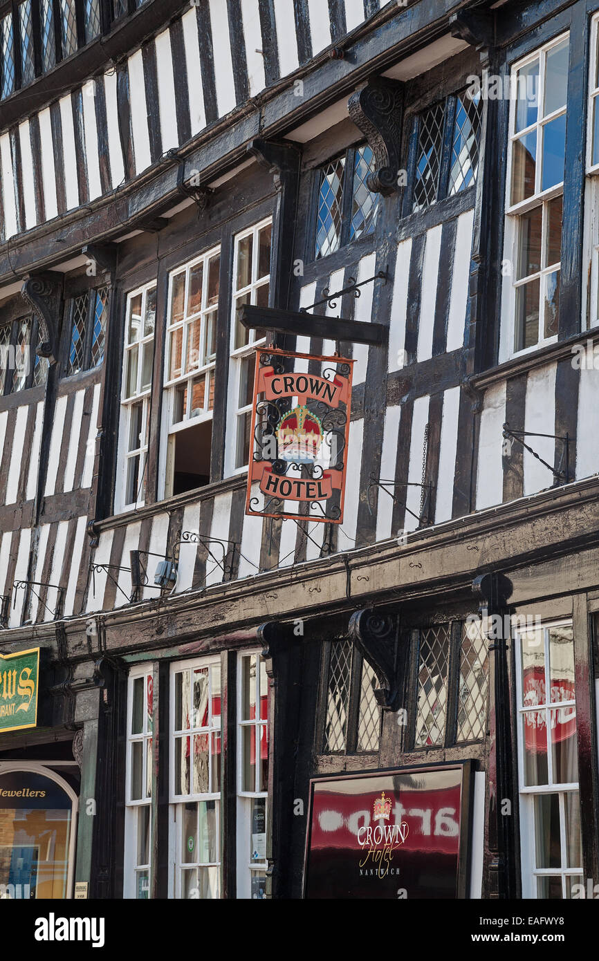 Das Crown Hotel Zeichen in der High Street in Nantwich Cheshire England UK Stockfoto