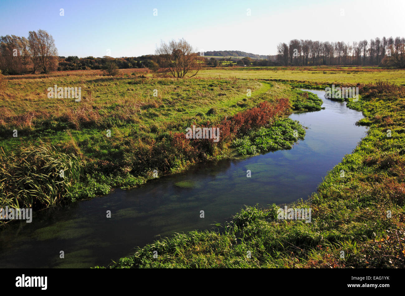 Ein Blick auf den Fluss Glaven und Glaven Tal am Wiveton, Norfolk, England, Vereinigtes Königreich. Stockfoto