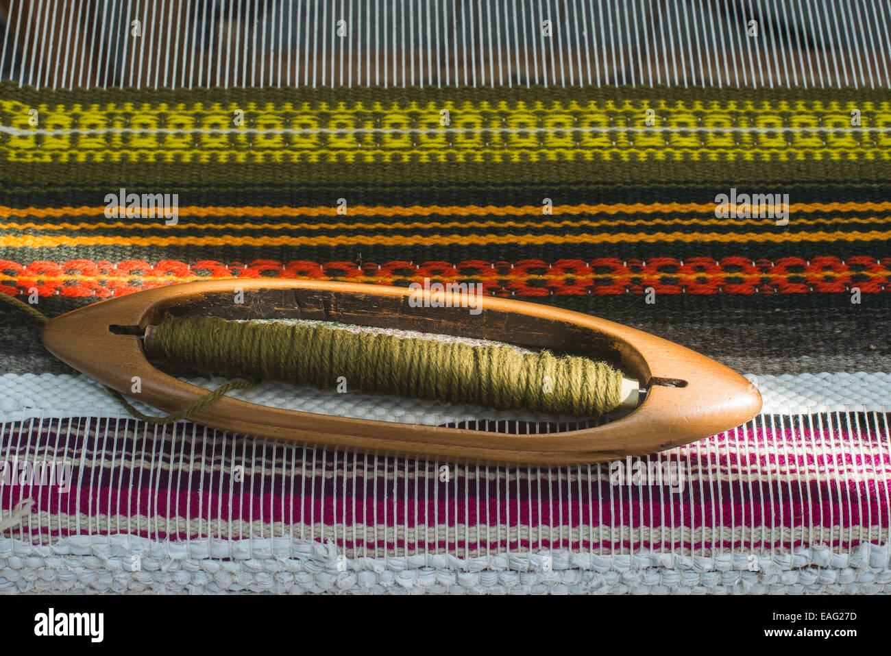 Vintage Webstuhl und Garn. Stricken Teppich Stockfoto