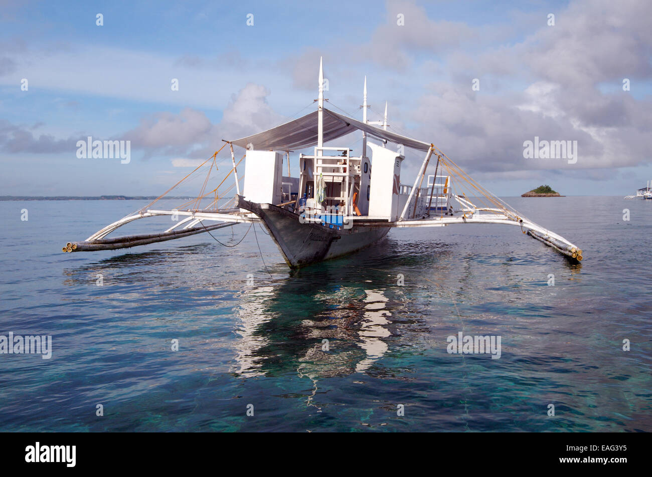 Traditionelle philippinische Boot Bangca (Auslegerboot) Bohol Sea, Philippinen, Südostasien, Stockfoto