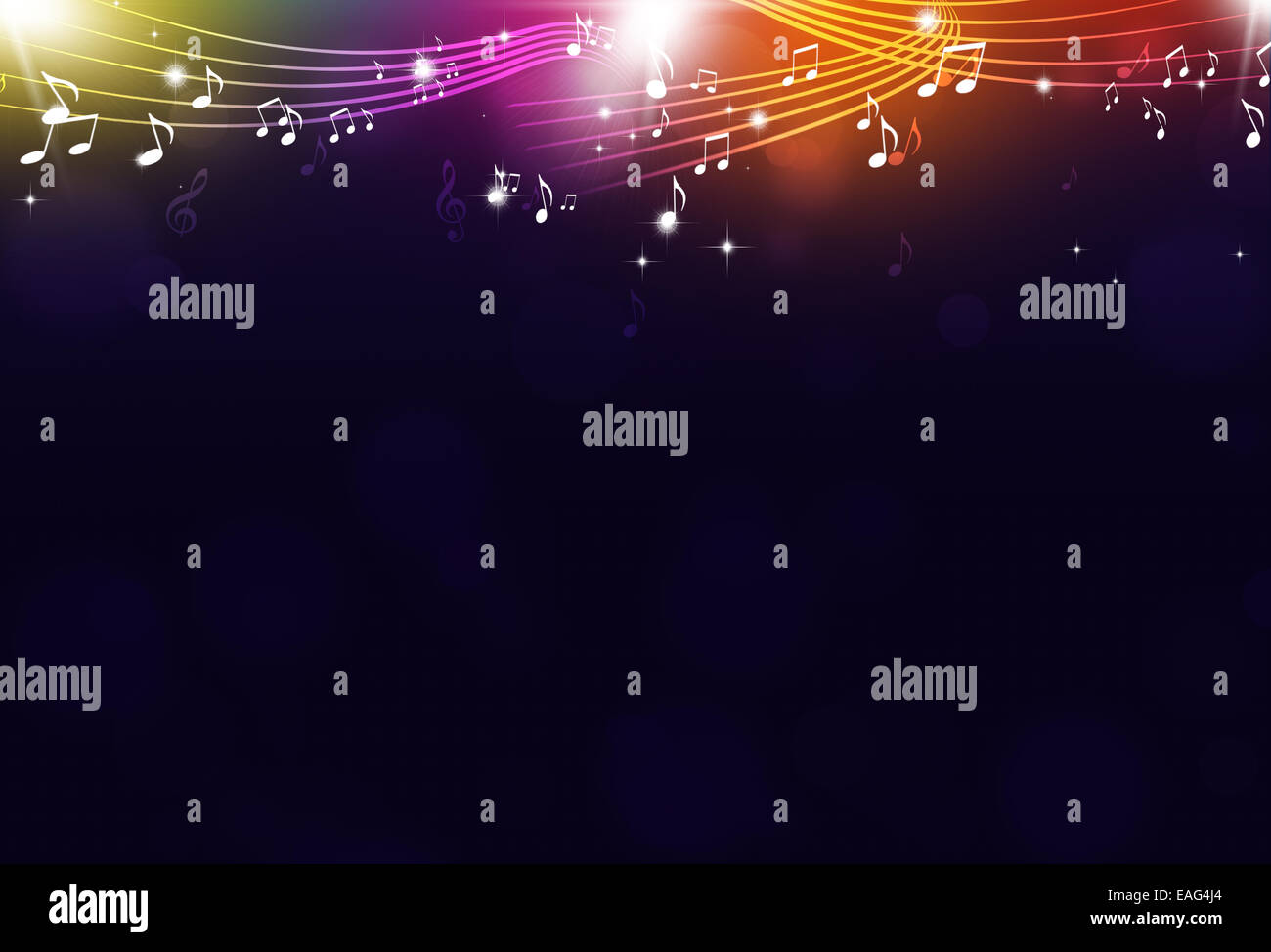Musiknoten und verschwommenen Lichtern auf hellen mehrfarbigen Hintergrund Stockfoto