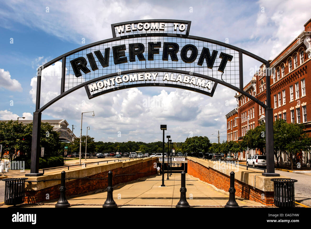 Willkommen am Flussufer Montgomery Alabama Overhead Zeichen Stockfoto