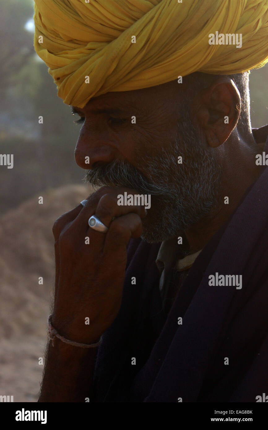 Turban, Mann, Männlich, Bart, Schnurrbart, Ring, in Puskhar, Rajasthan, Indien. Stockfoto