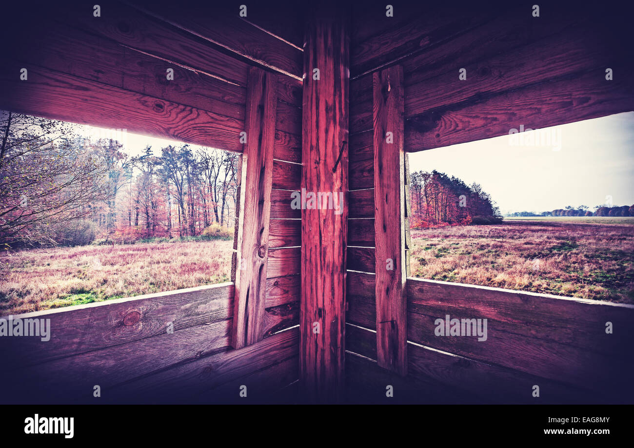 Jahrgang gefiltert Innere des Jagd-Turm in Herbstsaison. Stockfoto