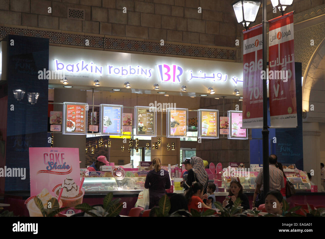 Baskin Robbins stehen in der Ibn Battuta Mall in Dubai, VAE. Stockfoto