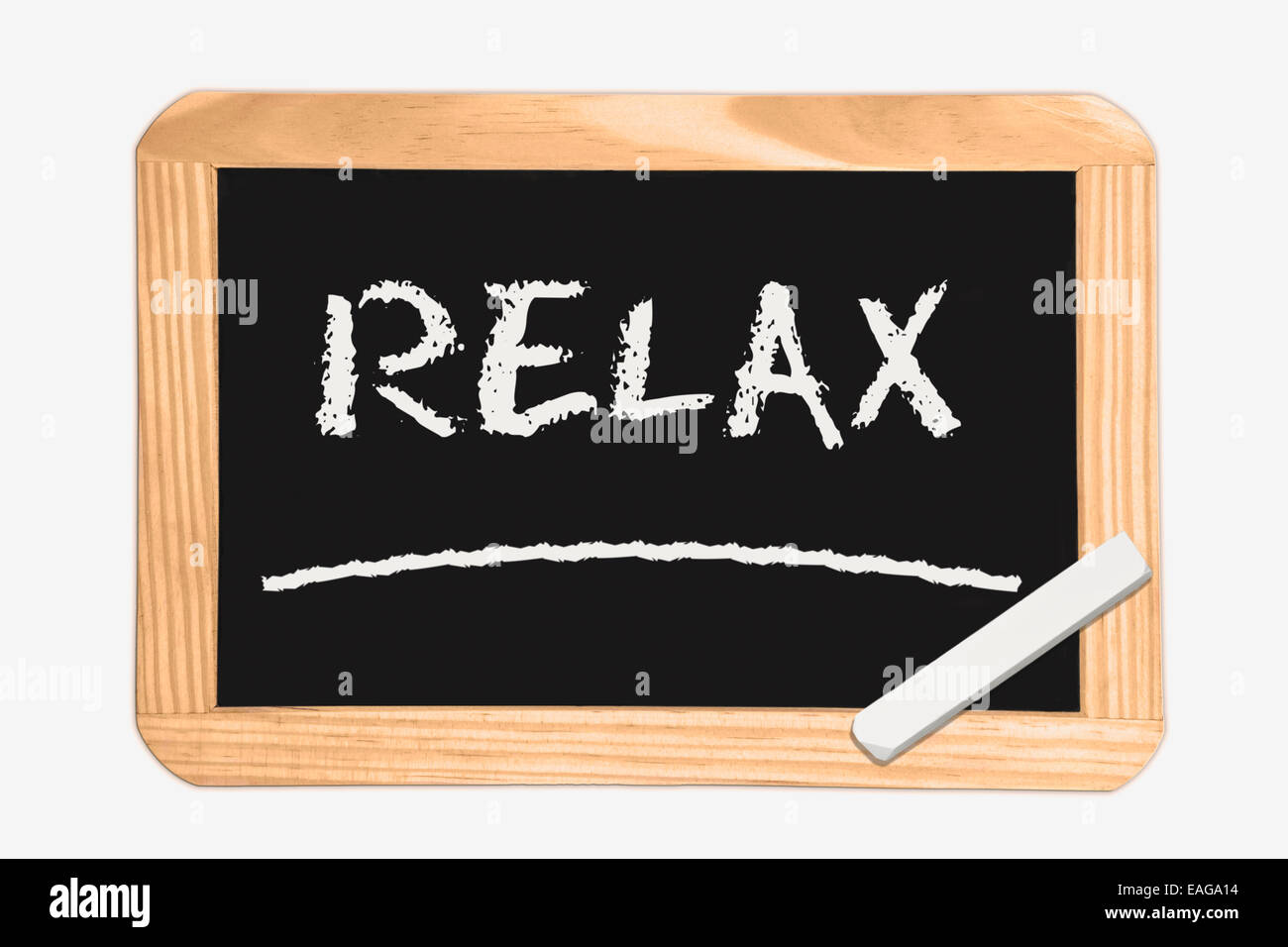Tafel mit der Aufschrift Relax, ein Stück weiße Kreide in der Ecke Stockfoto