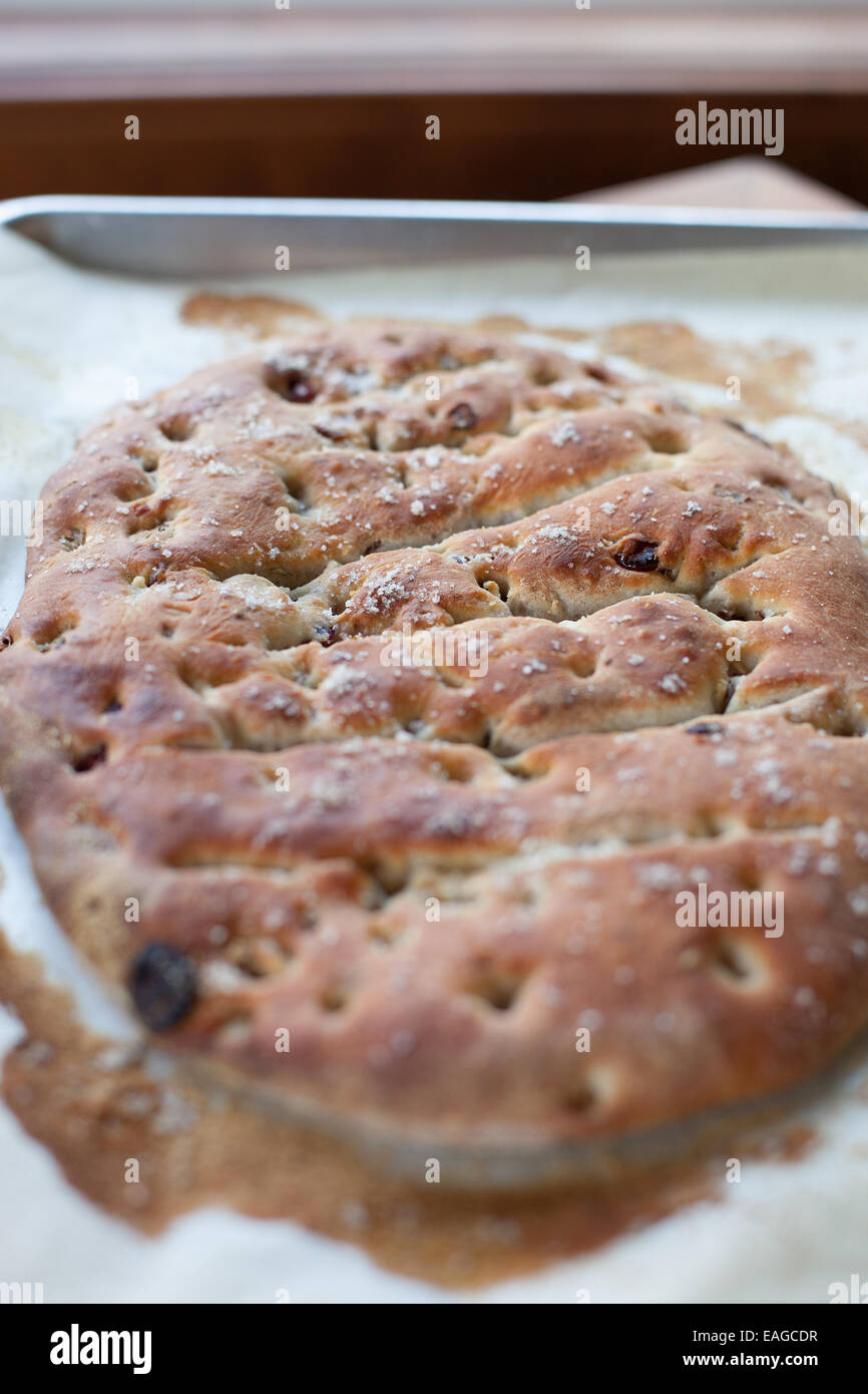 Fougasse (Brot) mit Cranberry, Rosmarin und Walnüssen Stockfoto