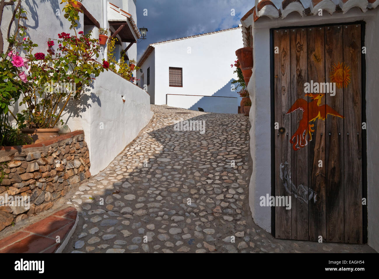 El Acebuchal Street Scene, In den Bergen in der Nähe von Frigiliana, Costa Del Sol, Provinz Malaga, Andlaucia, Spanien Stockfoto