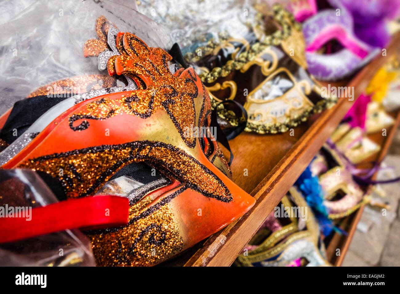 einige typische venezianischen Masken in einem Geschäft in Venedig Stockfoto