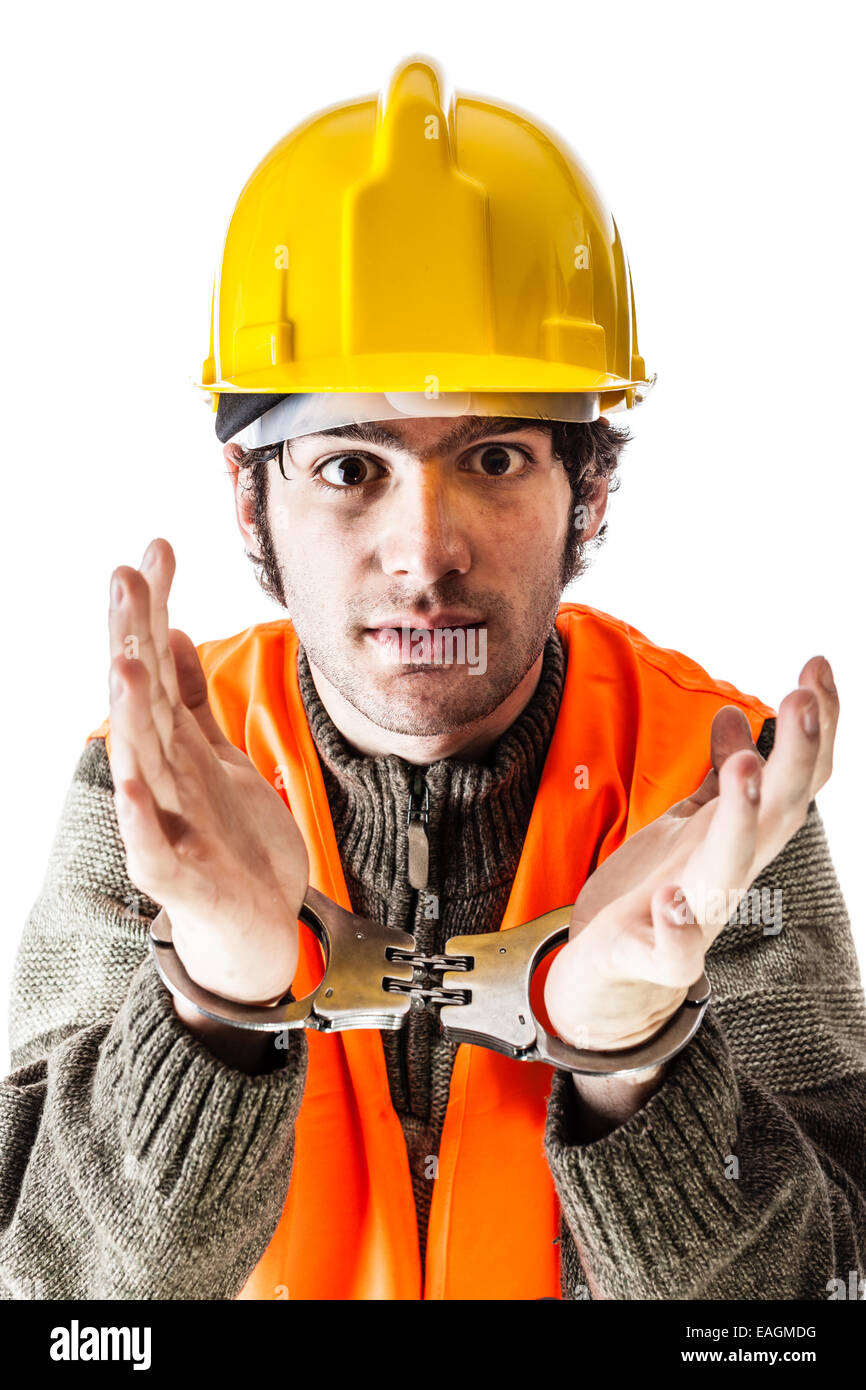 ein Ingenieur oder ein Vorarbeiter mit harten Hut und reflektierende Weste mit Handschellen isoliert auf weiss verhaftet Stockfoto