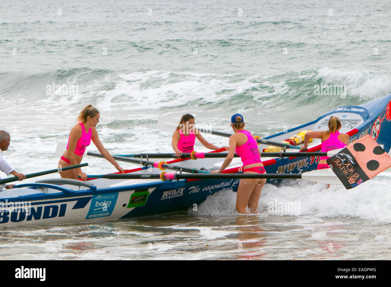 Sydney, Australien. 15. November 2014. Der Ozean Thunder-Serie ist speziell für das Fernsehen und umfasst 24 Elite Herren-Mannschaften und 12 Elite Damen-Teams aus lokalen Sydney Surfen Vereine, Wettbewerb läuft an Dee warum Strand Sydney Australien Kreditkarte: Martin Beere/Alamy Live News Stockfoto