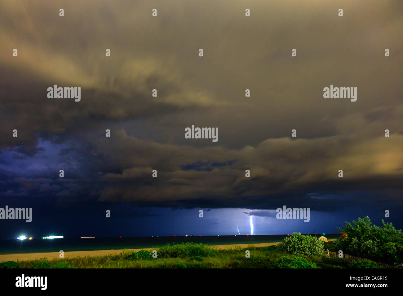 Miami Beach, Florida, Atlantischer Ozean, Nacht, Sturm, Wetter, Blitzschlag, FL141031005 Stockfoto