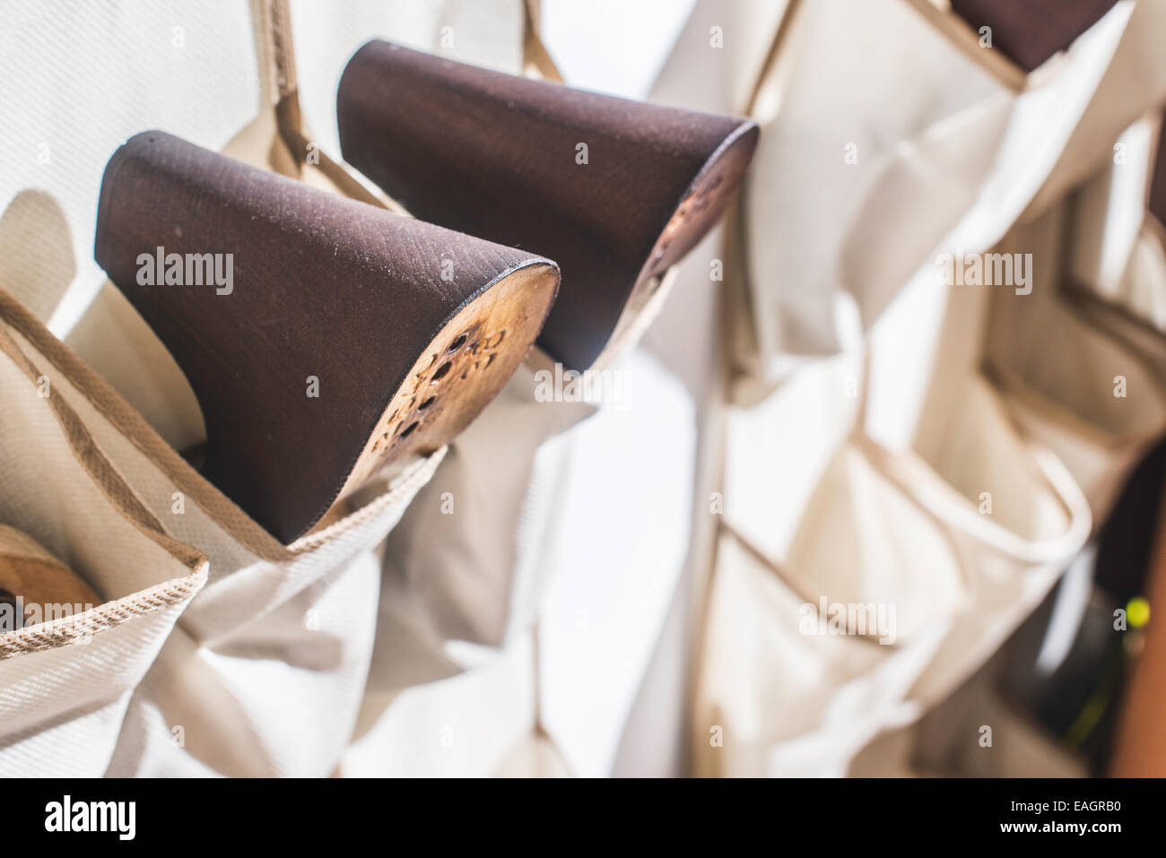 Herstellung von Schuhen. Holzsohlen Stockfoto