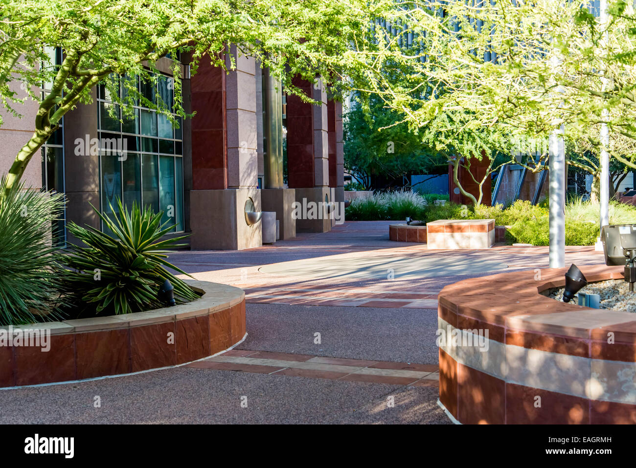 Urbane Straßenzüge und Gebäude in der Innenstadt von Phoenix, Arizona