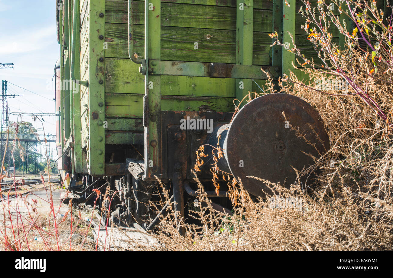 Railway wagon with wood -Fotos und -Bildmaterial in hoher Auflösung – Alamy
