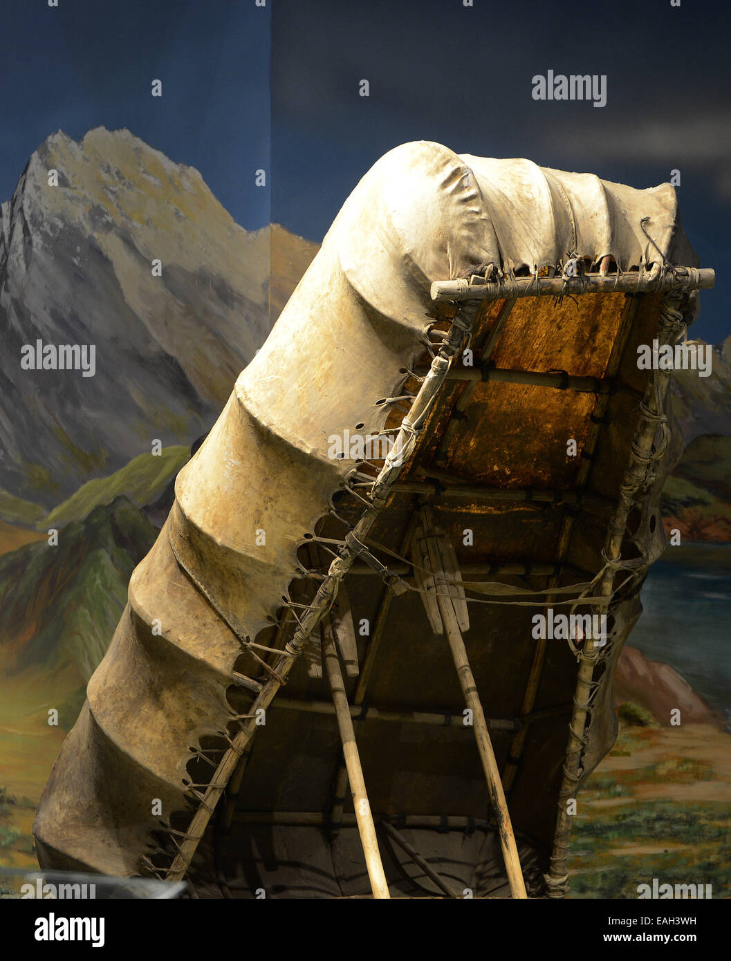 (141115)--LHASA, 15. November 2014 (Xinhua)--Foto auf hergestellt 15. November 2014 zeigt ein Boot aus Yak Leder an Yak Museum of Tibet in Lhasa, der Hauptstadt von Südwesten Chinas Tibet autonome Region. Jak Museum von Tibet, das erste Yak-themed Museum der Welt, für das Publikum hier am Samstag geöffnet. (Xinhua/Chogo) (Wjq) Stockfoto