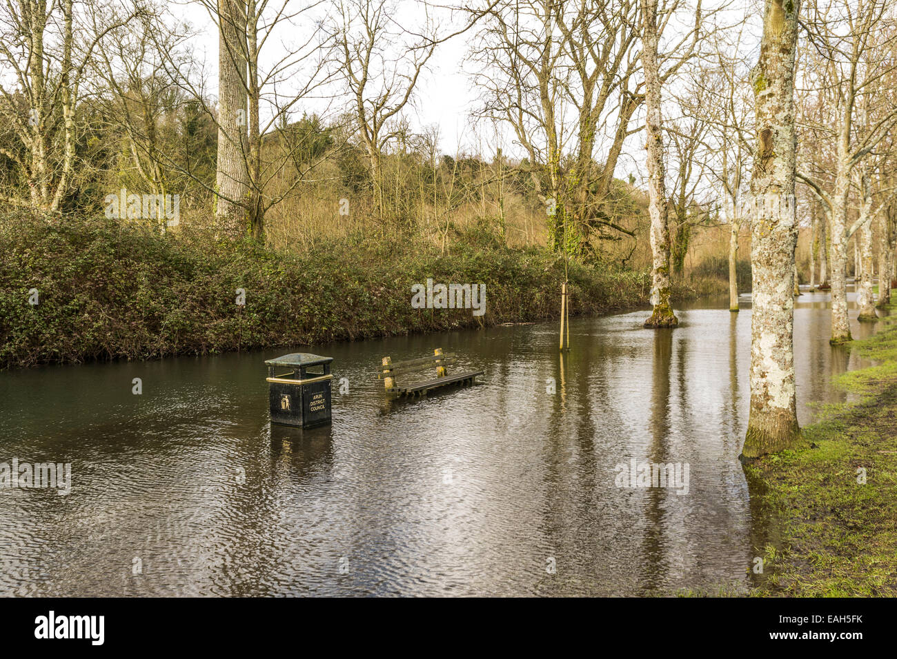 Winterstürme und Überschwemmungen betreffen Arundel in West Sussex. Stockfoto