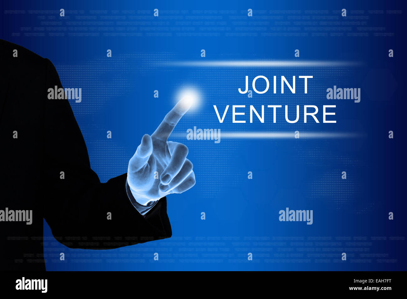 Unternehmen der Hand drücken Joint Venture auf eine Touchscreen-Oberfläche Stockfoto