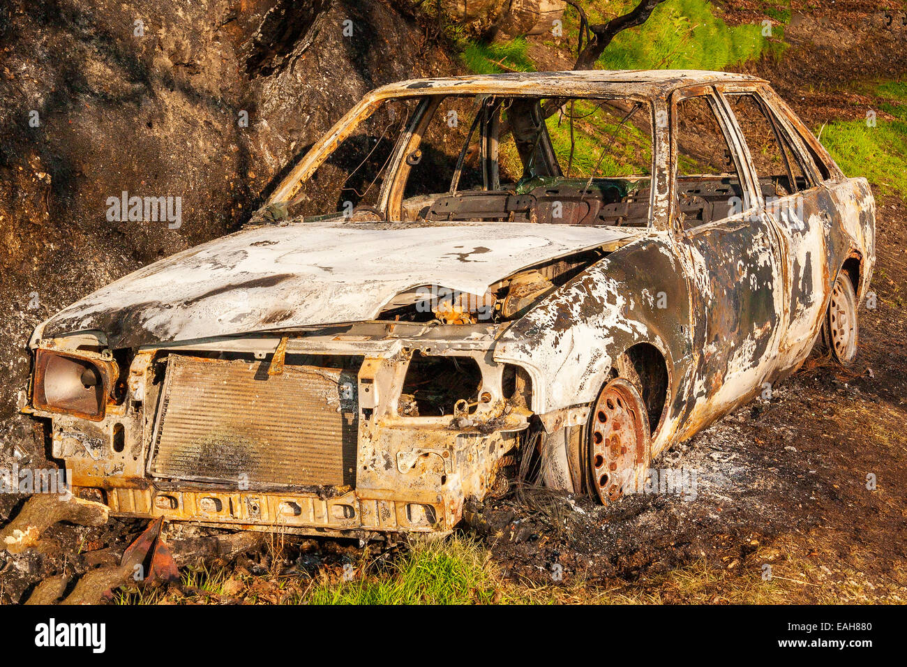 Zerstörten und verbrannten Auto Stockfoto