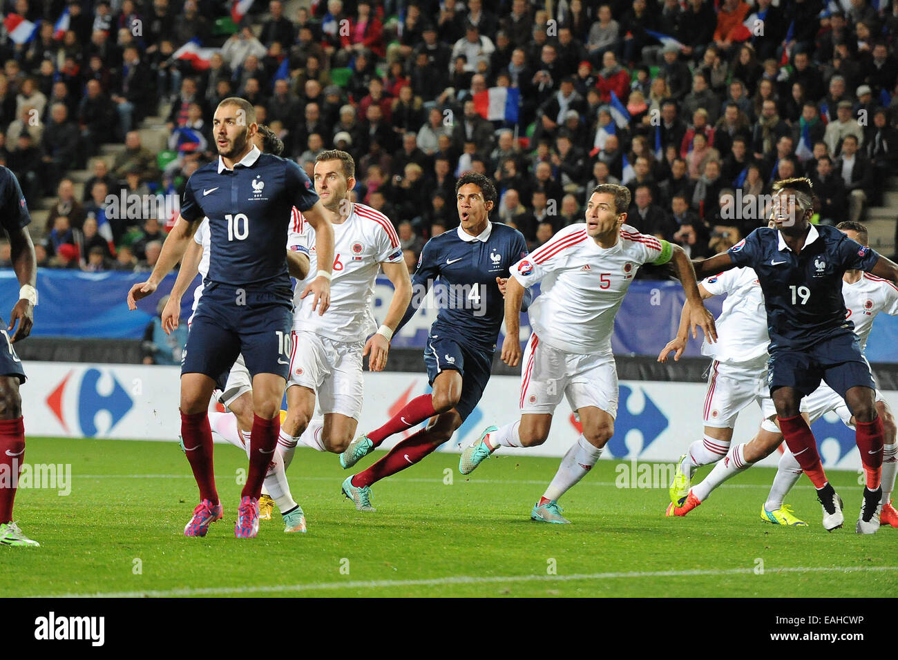 14.11.2014. Stade de la Route-de-Lorient, Rennes, Frankreich. Internationaler Fußball freundlich. Frankreich gegen Albanien.  Karim Benzema - Raphael Varane - Paul Pogba (Frankreich) Stockfoto