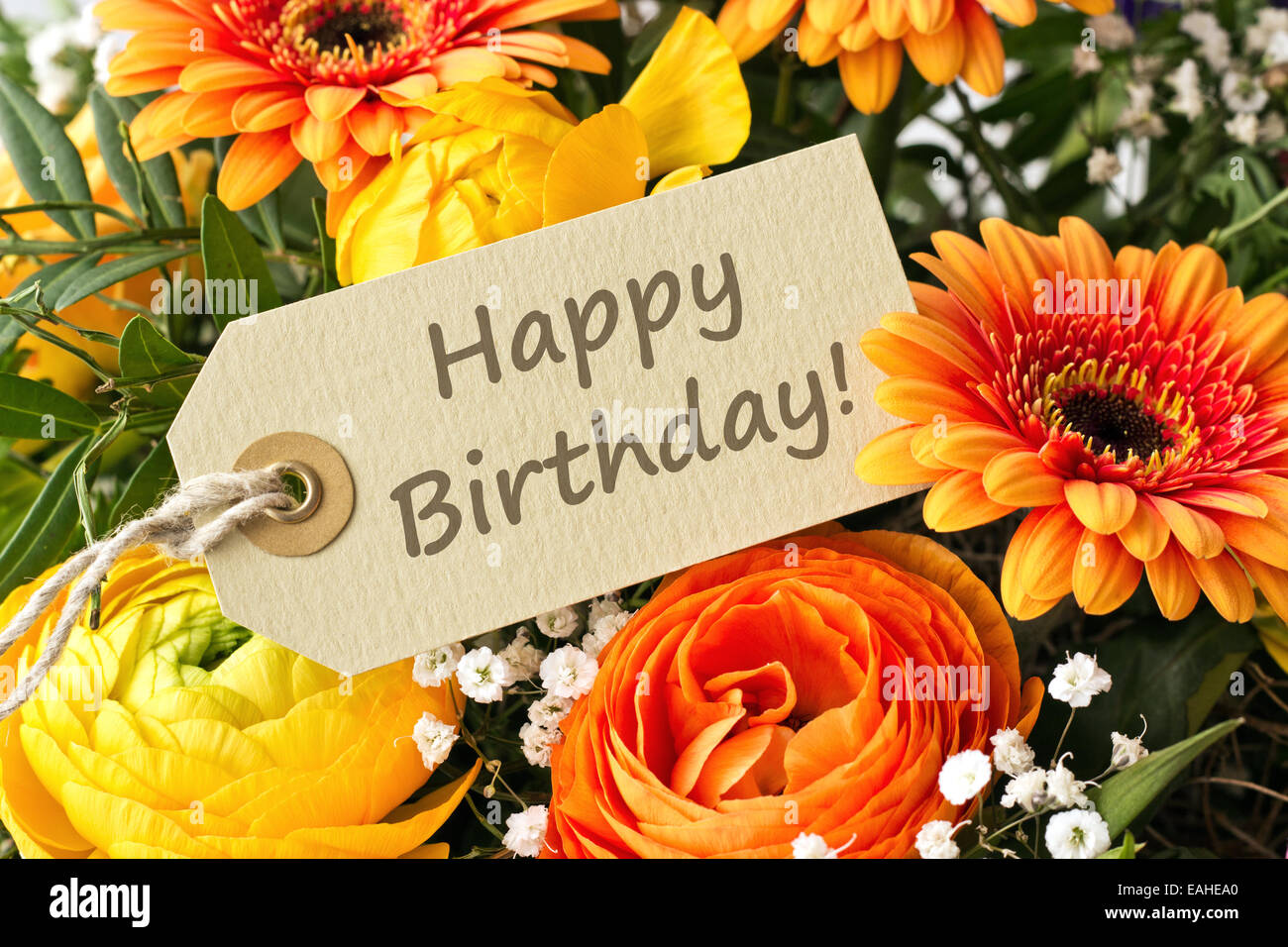 Blumenstrauß mit Gerbera und Anemonen mit Geburtstagskarte Stockfoto