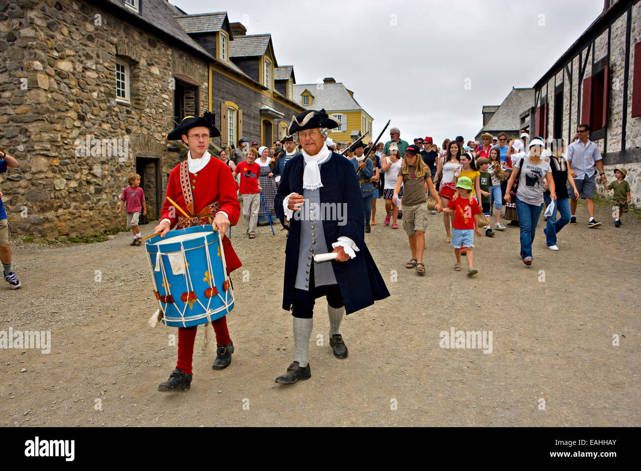 Öffentliche Bestrafung eines Fischers wegen Diebstahls eine Flasche Wein auf der Festung Louisbourg, Louisbourg National Historic Site, Stockfoto