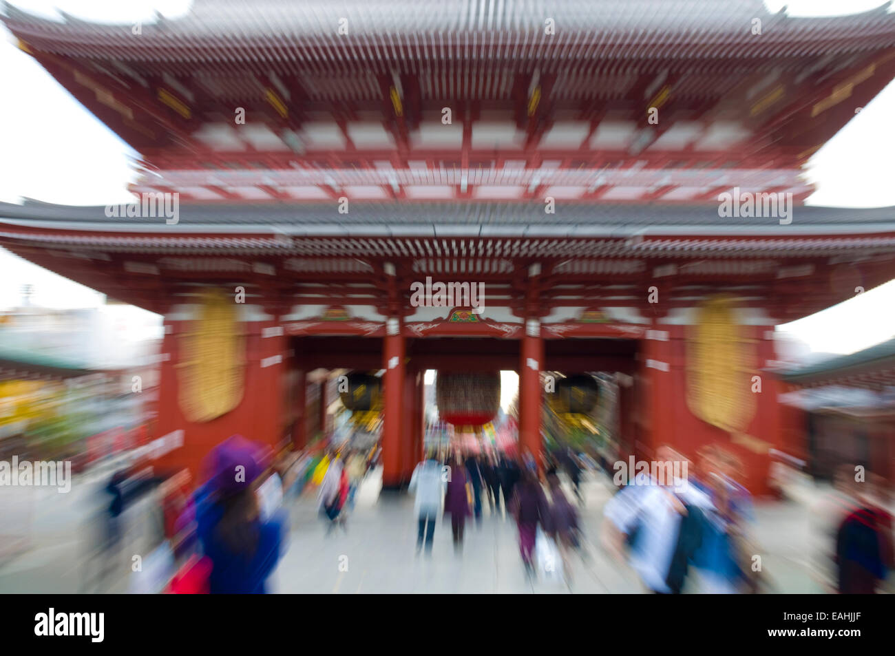 Eingang zum buddhistischen Schrein Senso-Ji. Senso-Ji in der geschäftigen Asakusa gelegen ist eines der wichtigeren buddhistischen Heiligtümer. Stockfoto