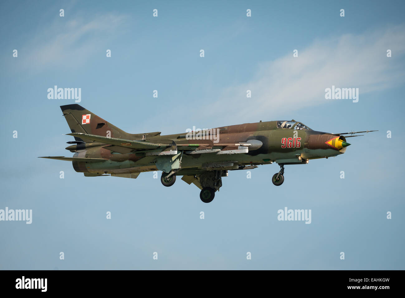Fairford, UK - 12. Juli 2014: polnische Luftwaffe SU 22 Fitter Flugzeug anzeigen bei der Royal International Air Tattoo. Stockfoto