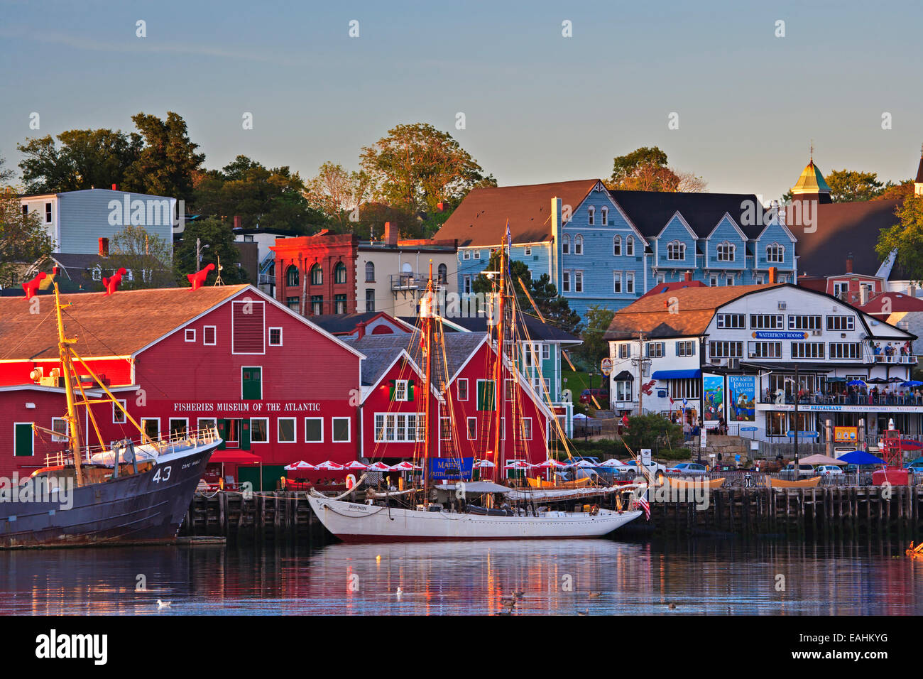 Fischereimuseum auf den Atlantik und die Stadt Lunenburg, bei Sonnenuntergang, Lighthouse Route, Highway 3, Nova Scotia, Kanada Stockfoto