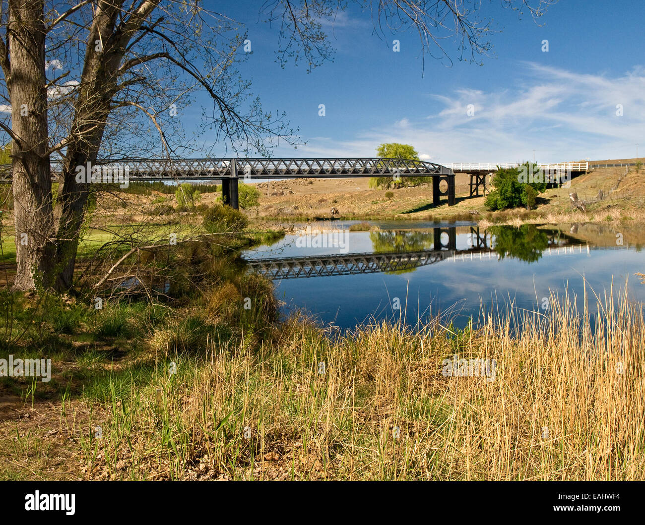Australien: Snowy River und Dalgety Brücke (erbaut 1888). Snowy Mountains, New South Wales Stockfoto