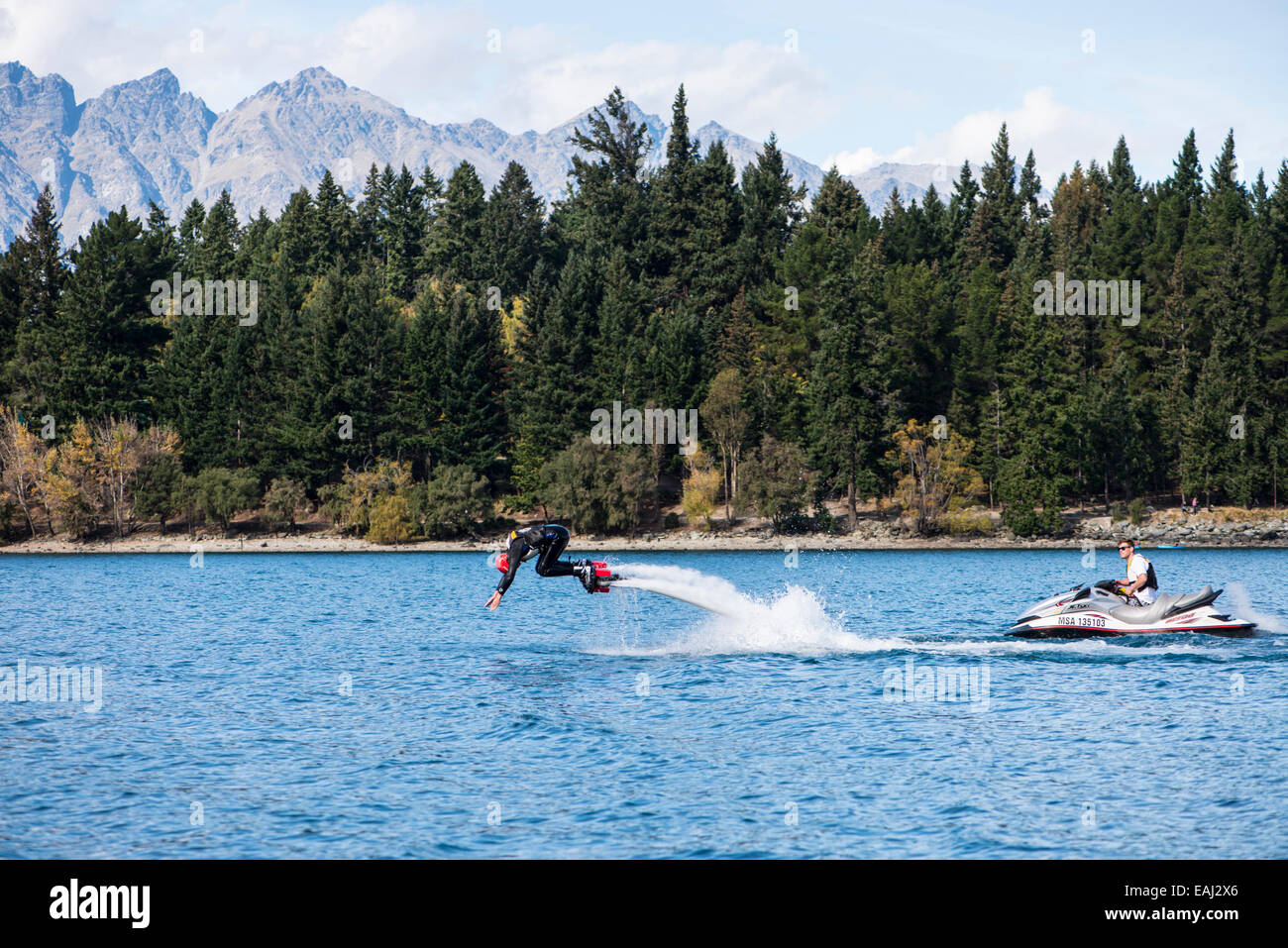 Flyboard am Lake Wakatipu, Queenstown Stockfoto