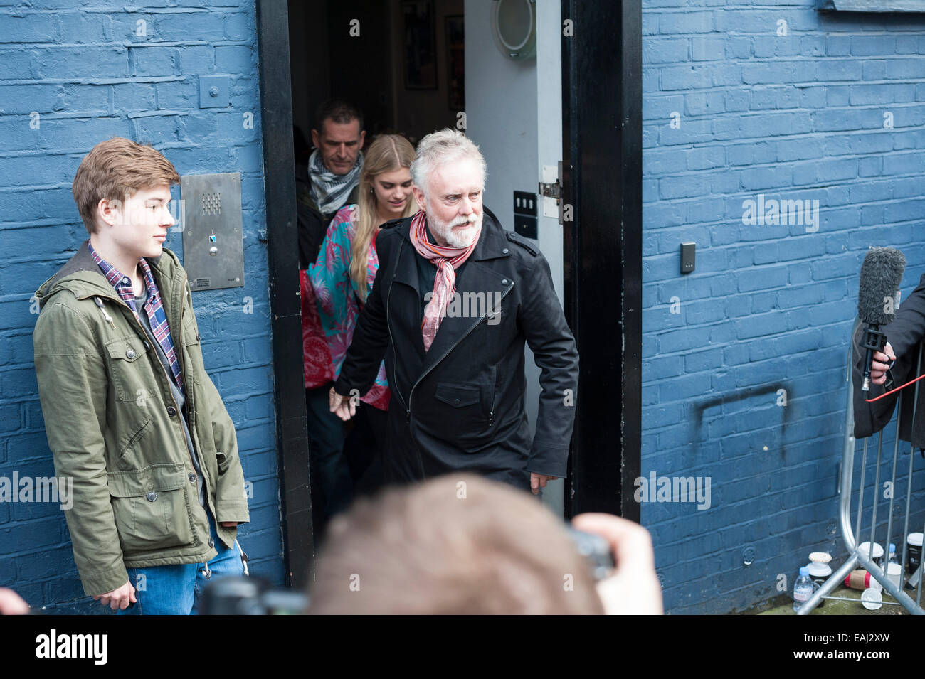 Basing Street, London, UK. 15. November 2014. Künstler lassen Sarm Studios in Notting Hill, West London, nach der Aufnahme ihrerseits in die neue Band-Aid einzelne. Im Bild: Roger Taylor. Bildnachweis: Lee Thomas/Alamy Live-Nachrichten Stockfoto