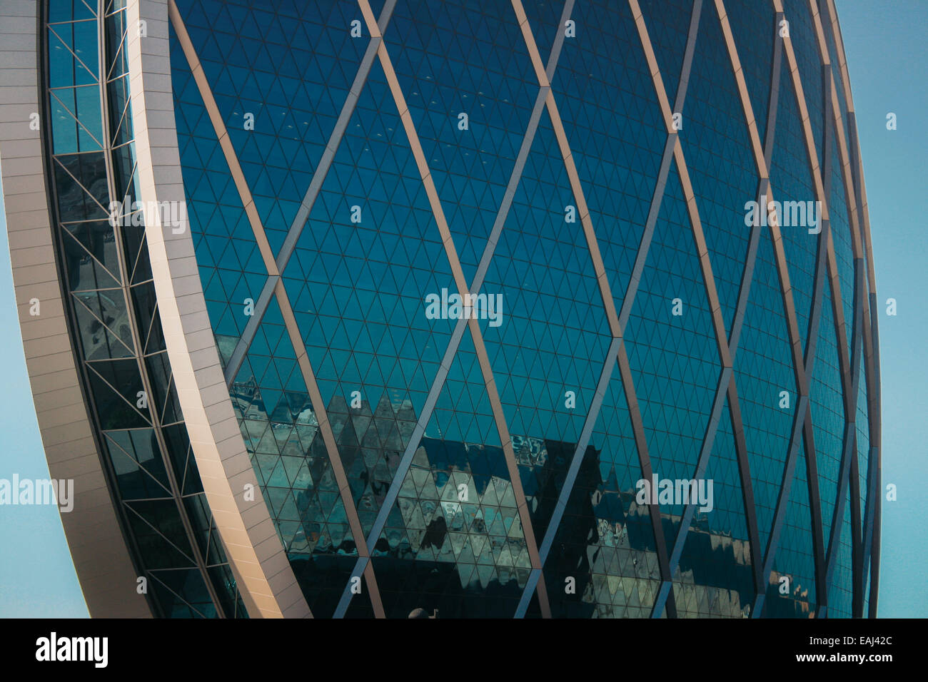 ALDAR zentrale Runde Gebäude in Al Raha Gardens, Abu Dhabi, Vereinigte Arabische Emirate Stockfoto