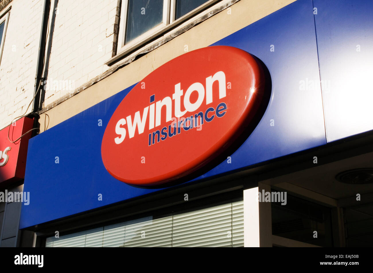 Swinton Versicherung High Street Shop Geschäfte Versicherer Makler Broker Stockfoto