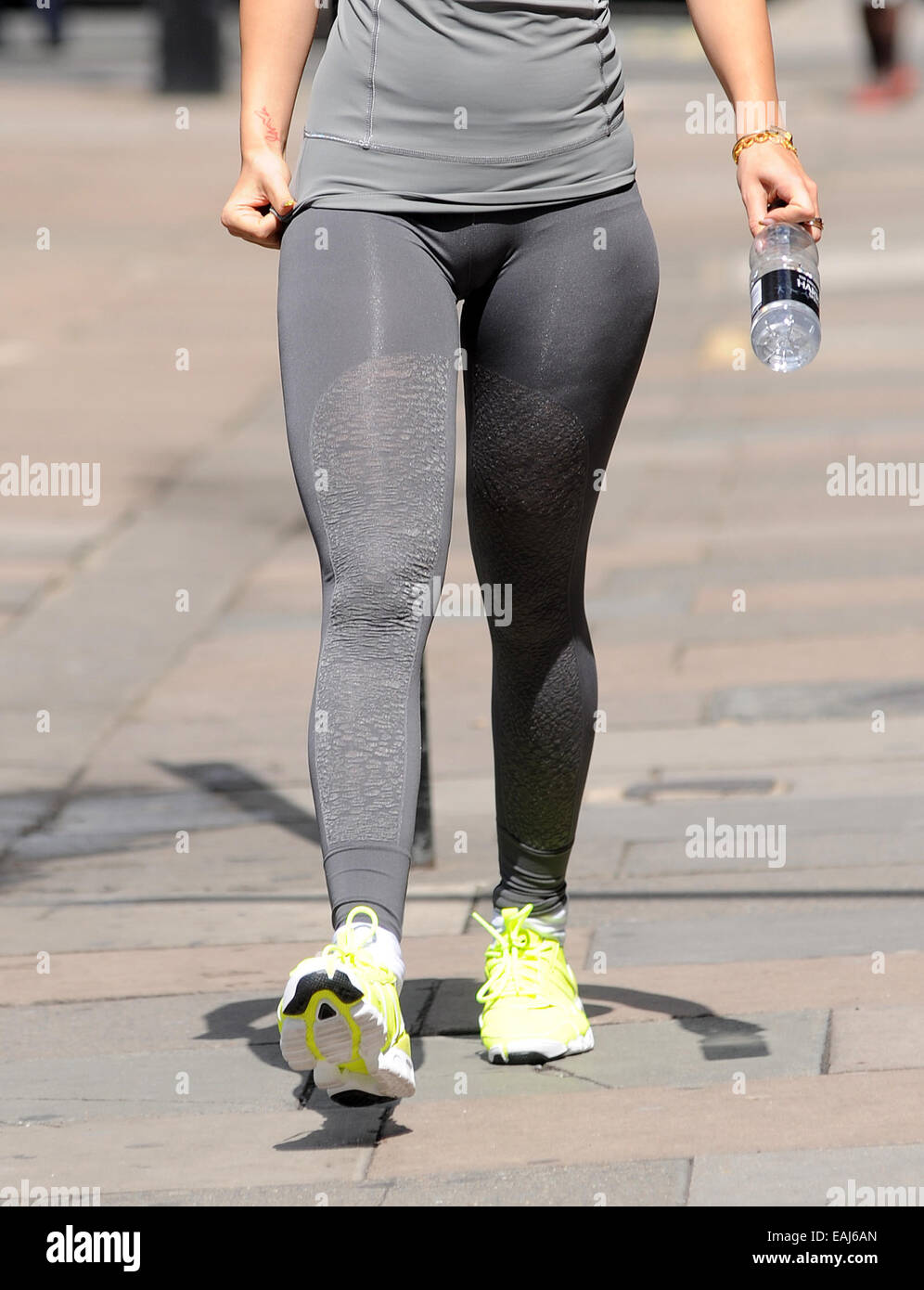 Rita Ora entdeckt in London sportlicher Trainingsanzug Böden Featuring: Rita Ora wo: London, Vereinigtes Königreich bei: 14. Mai 2014 Stockfoto