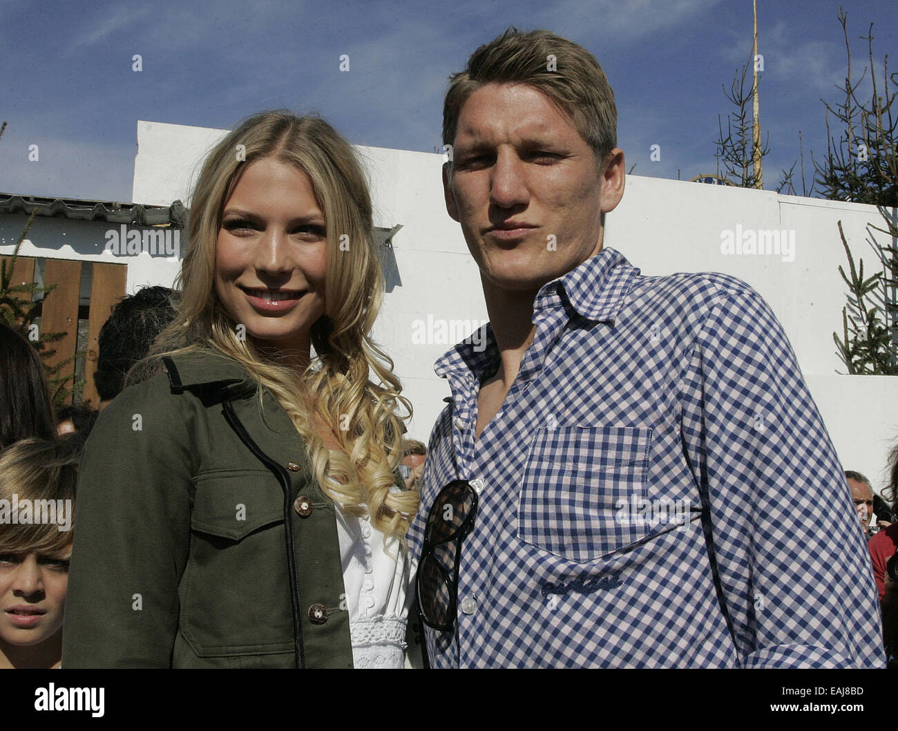 Bastian Schweinsteiger von Bayern München und seine Freundin Sarah Brander besucht das Oktoberfest 2010 Bierfestival auf Theresienwiese.  Mitwirkende: Sarah Brandner, Bastian Schweinsteiger wo: München wenn: 29. Sep 2010 Stockfoto